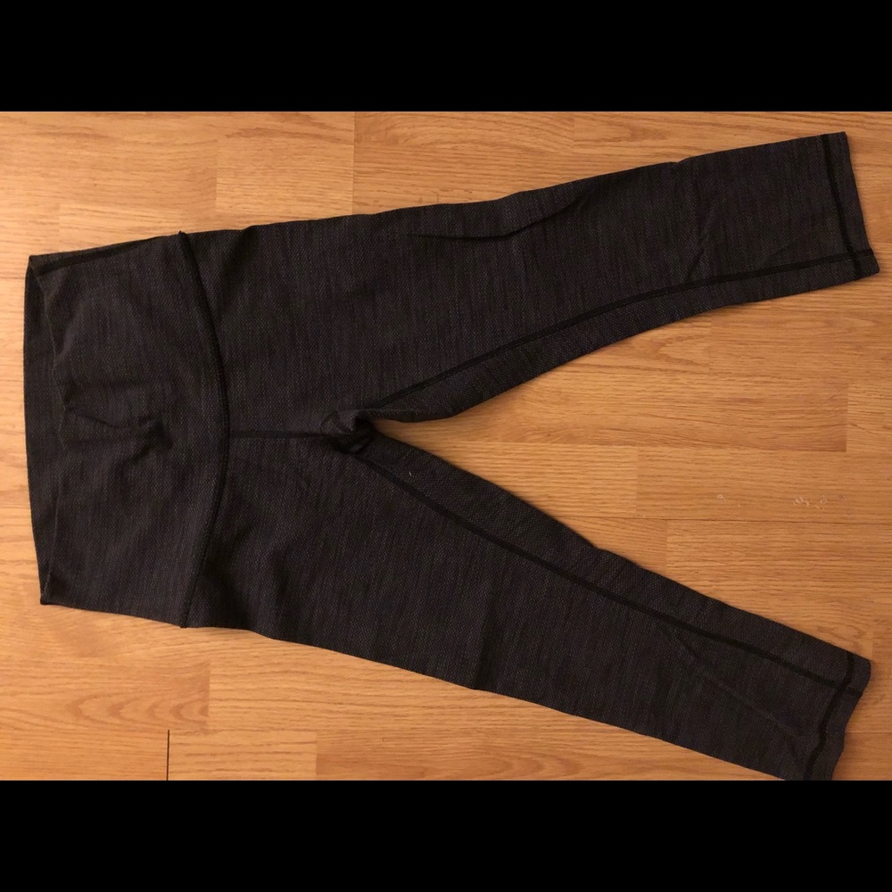 Lululemon Wunder Under crop- size 6 gray and black